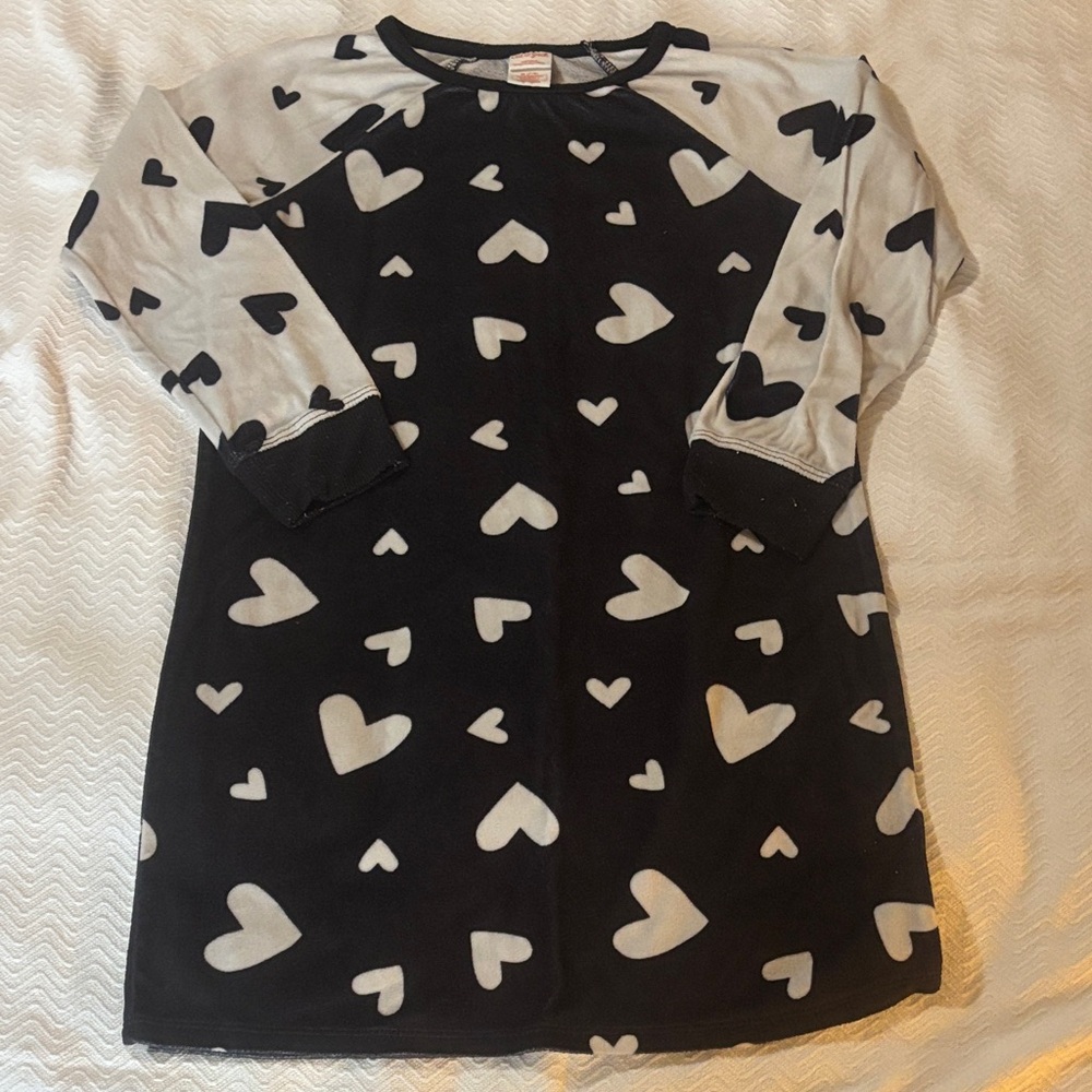 3 sets of pajamas - Picture 5 of 5